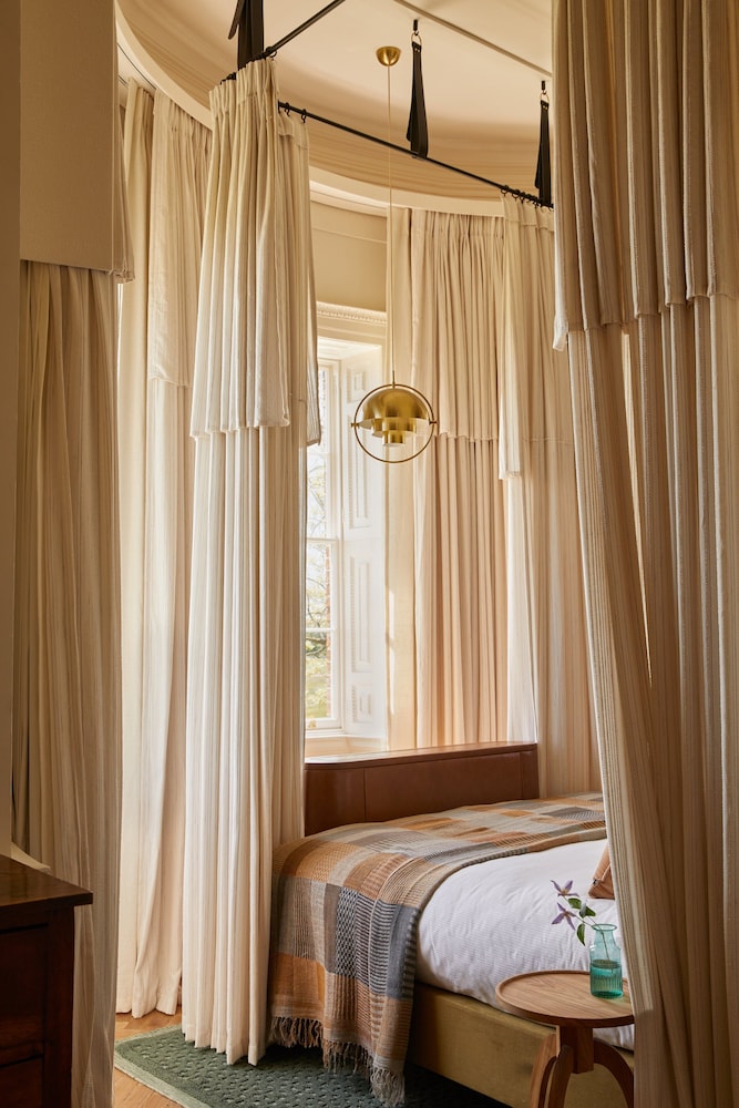 Suite (The Grove) photo 2