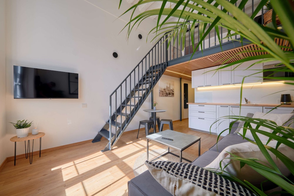 City Loft - Photo 2
