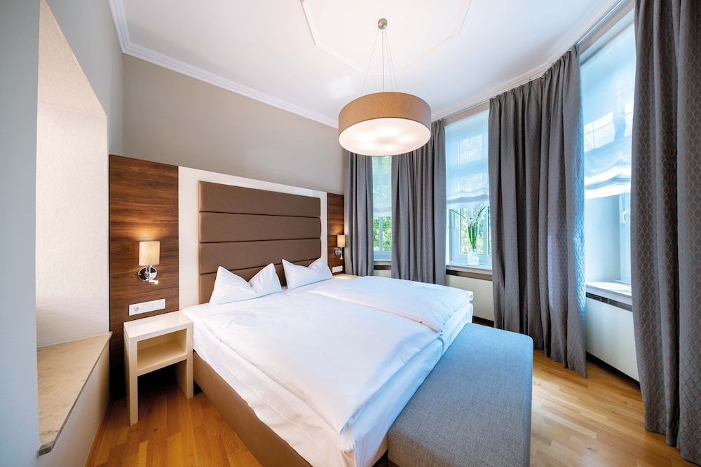 Deluxe Double Room, 1 Queen Bed, Non Smoking, Lake View photo 3