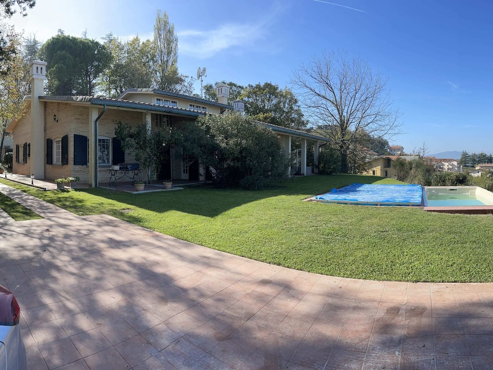 Villa photo 1