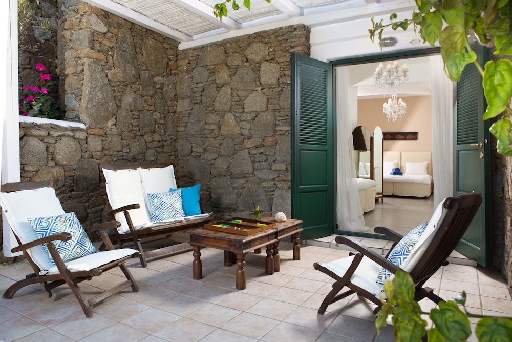 Classic Quadruple Room, Garden View - Photo 3