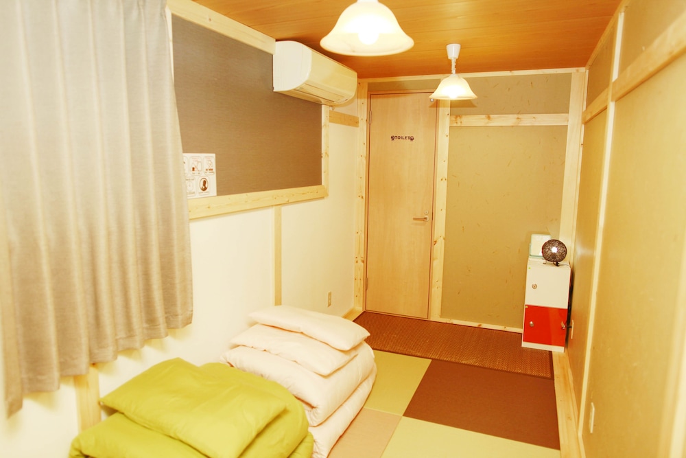 Japanese Style Family Room, Shared Bathroom photo 1