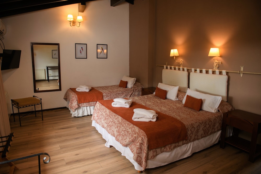 Superior Triple Room, Mountain View photo 3