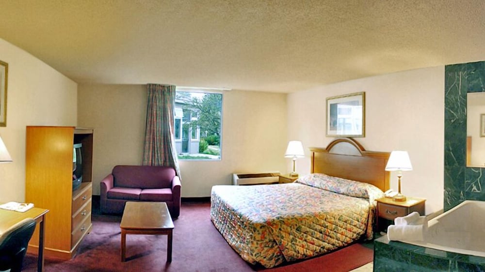 Standard Room, 1 King Bed - Photo 2