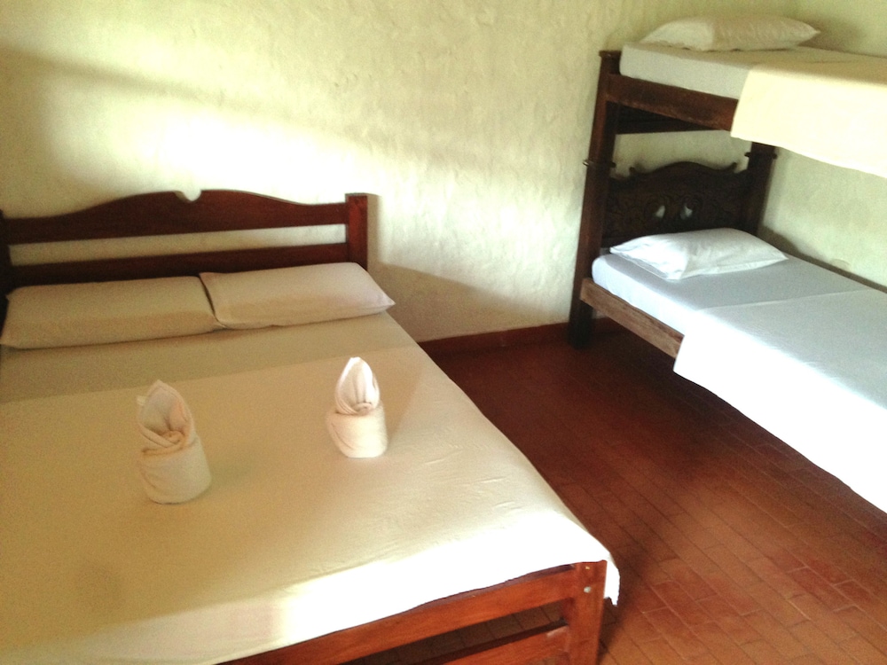 Economy Quadruple Room, Mountain View photo 2