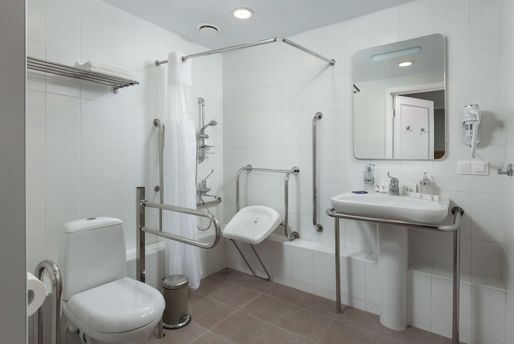 Standard Triple Room, Accessible photo 3