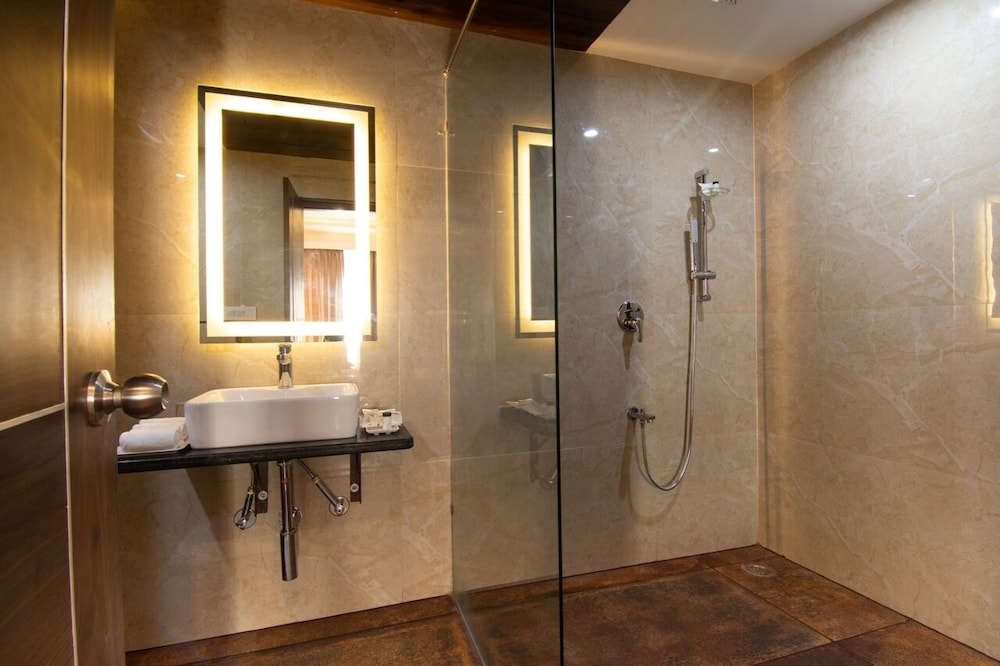 Suite - Photo 2