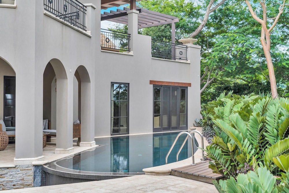 Villa photo 3