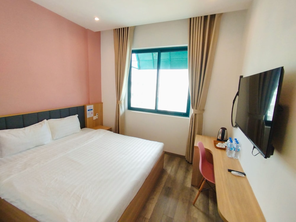 Standard Double Room Single Use, 1 King Bed, Patio, Tower
