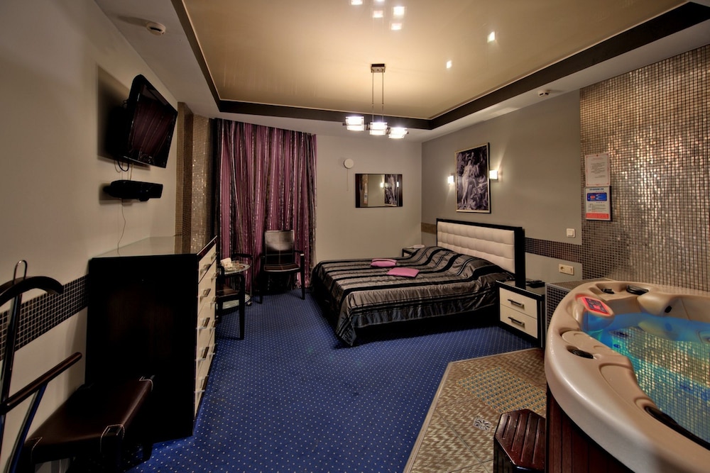 Honeymoon Double Room, Jetted Tub photo 3