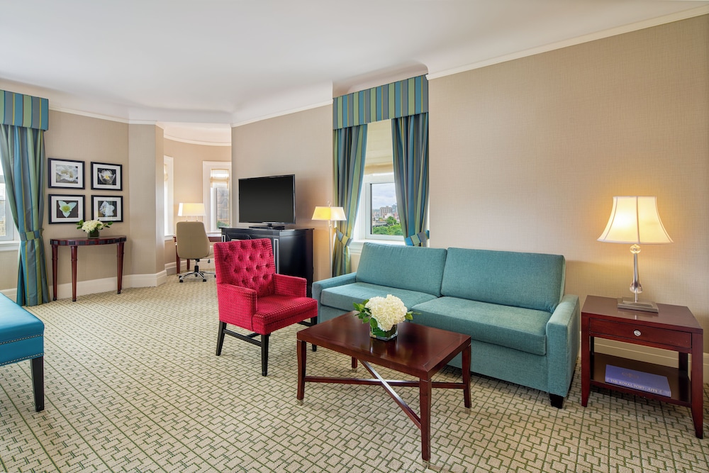 Signature Room,1 King Bed (Parliament or Majors Hill Park View) - Photo 3