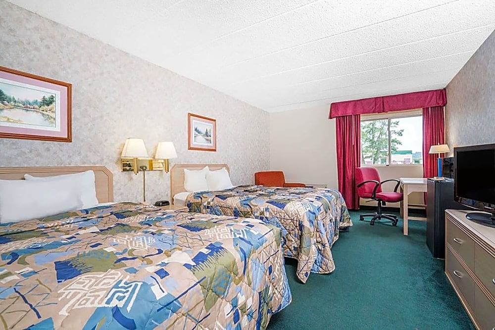 Deluxe Room, 2 Queen Beds, Non Smoking photo 1