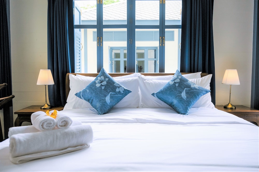 Colonial Suite