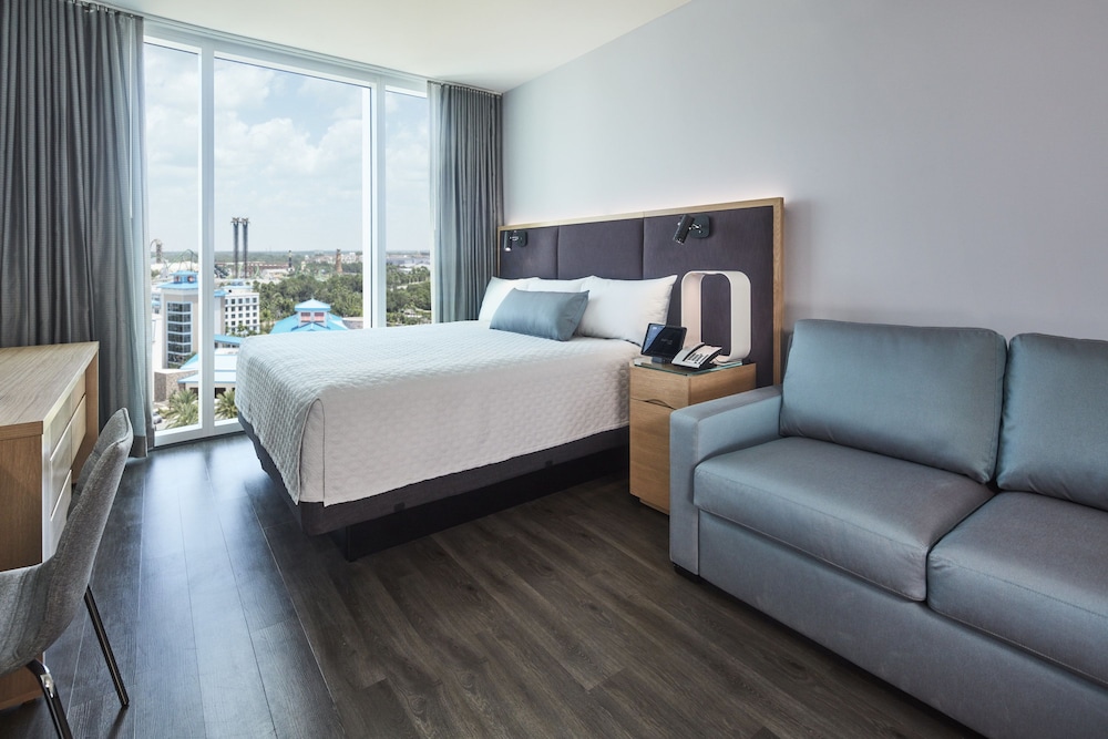 Standard Room, Non Smoking (One King Pullout Sofa) (Includes Early Park Admission*) - Photo 1