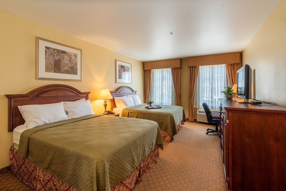 Deluxe Room, 2 Queen Beds - Photo 2