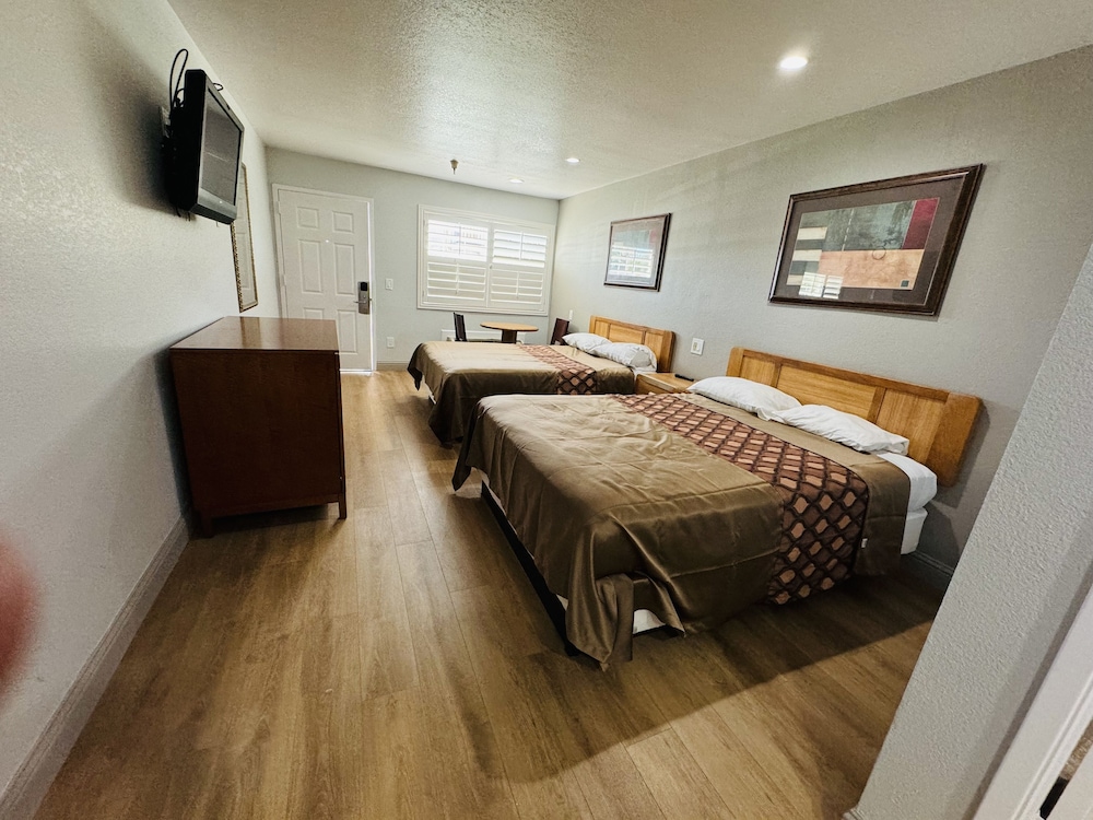 Room, 2 Queen Beds, Non Smoking