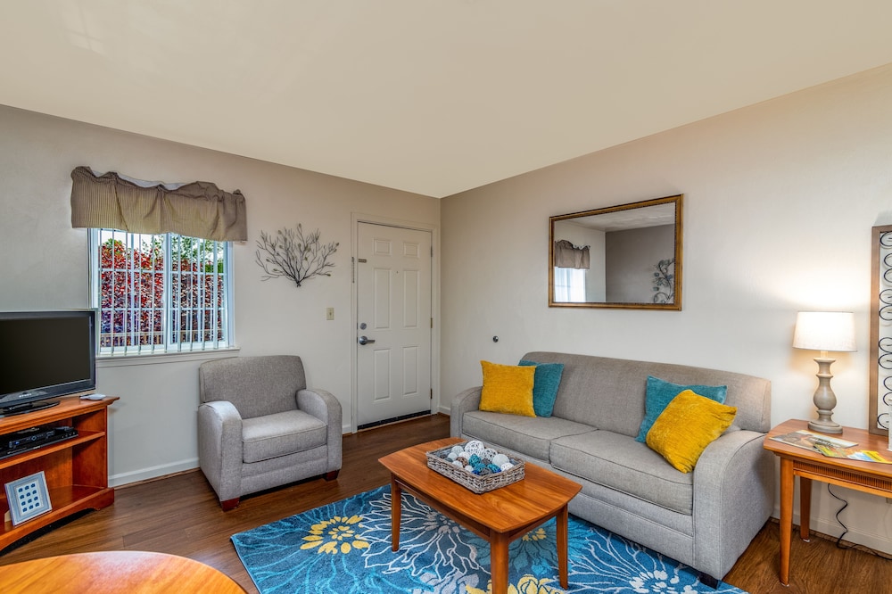 Standard Suite, 1 Queen Bed photo 3