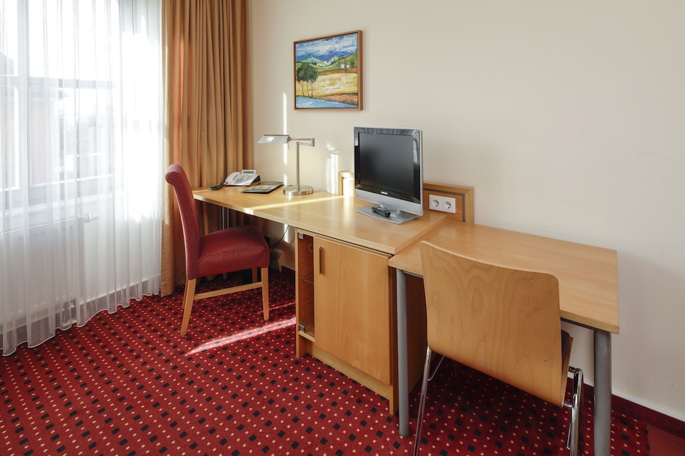 Business Double Room thumbnail 6
