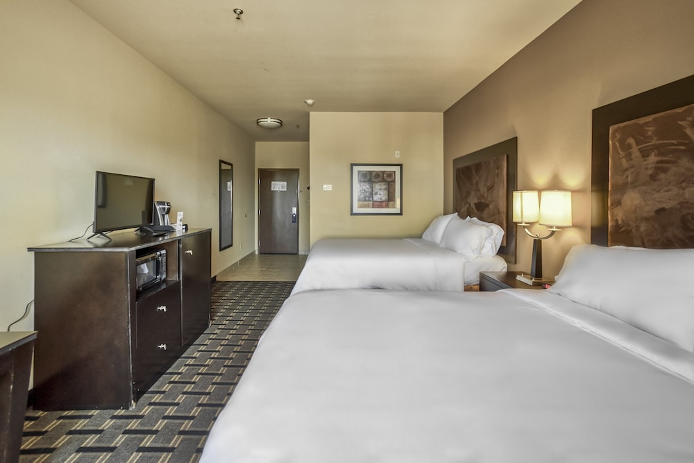 Suite, Multiple Beds (Living/Dining Area) - Photo 4