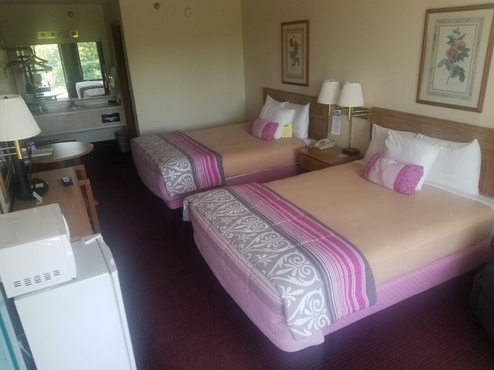 Standard Queen, 2 Beds, Top Floor - Photo 3