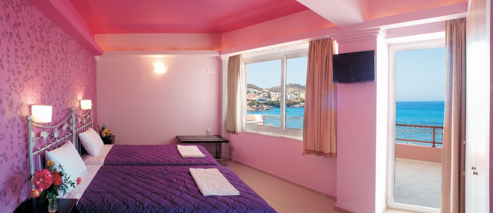 Double Room - Photo 7