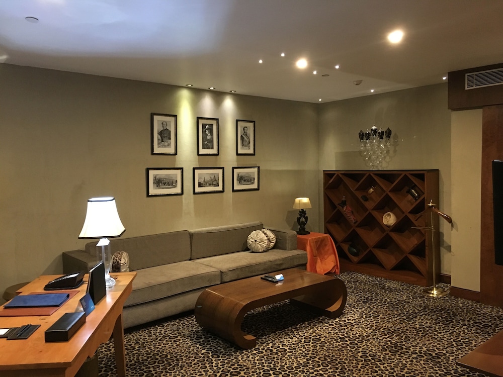 Executive Suite photo 2