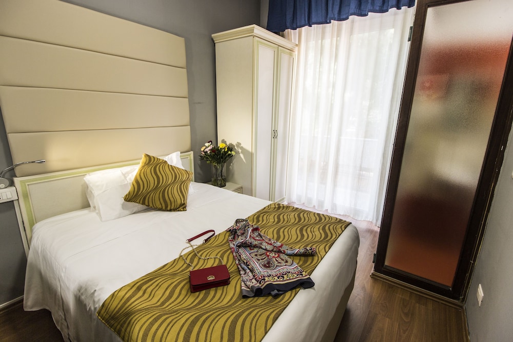 Basic Single Room, 1 Large Twin Bed photo 2