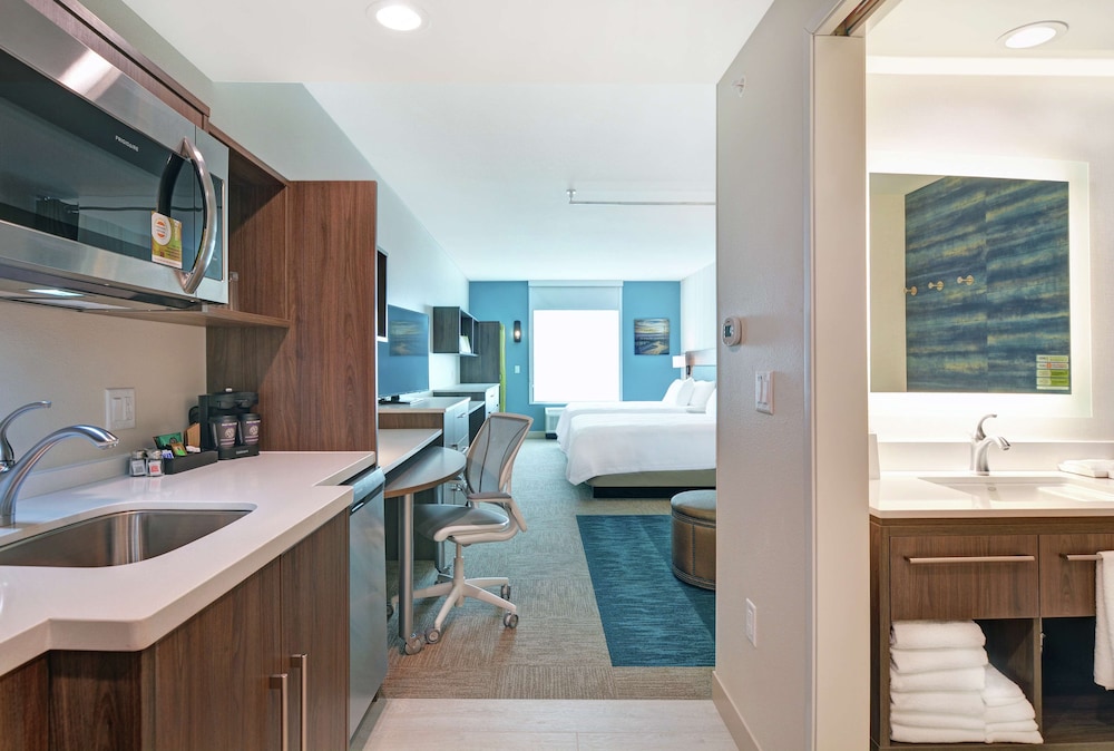 Studio, 2 Queen Beds, Accessible, Bathtub