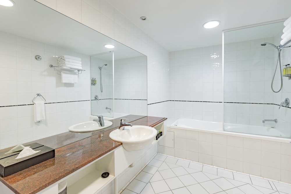 Premium King Suite photo 3