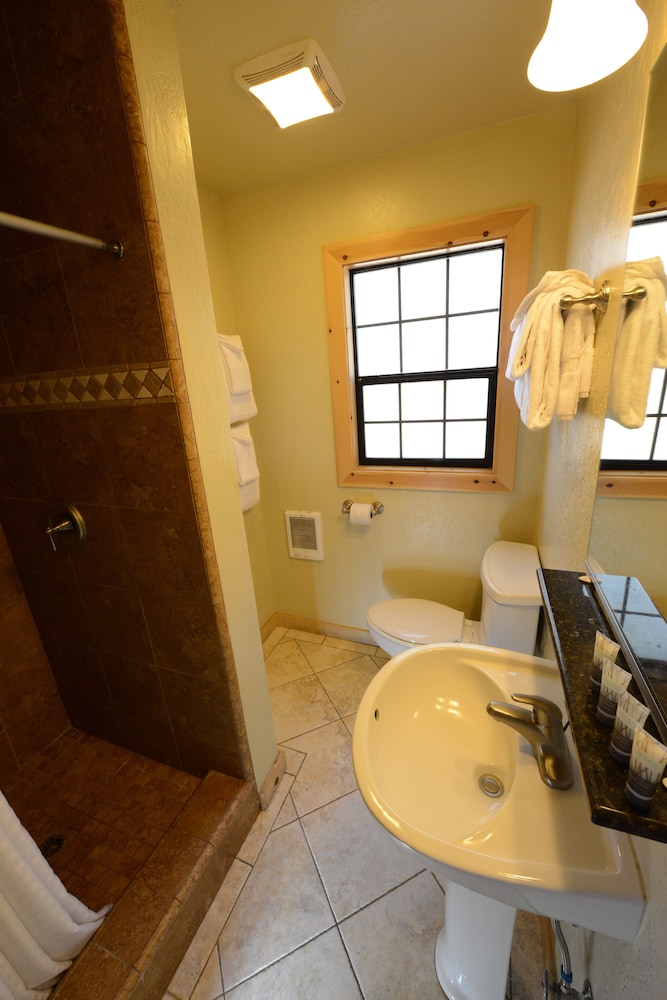 Two Story Chalet photo 3