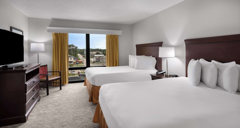 Suite, 2 Queen Beds, Kitchen, Oceanfront (with Sofabed) photo 3