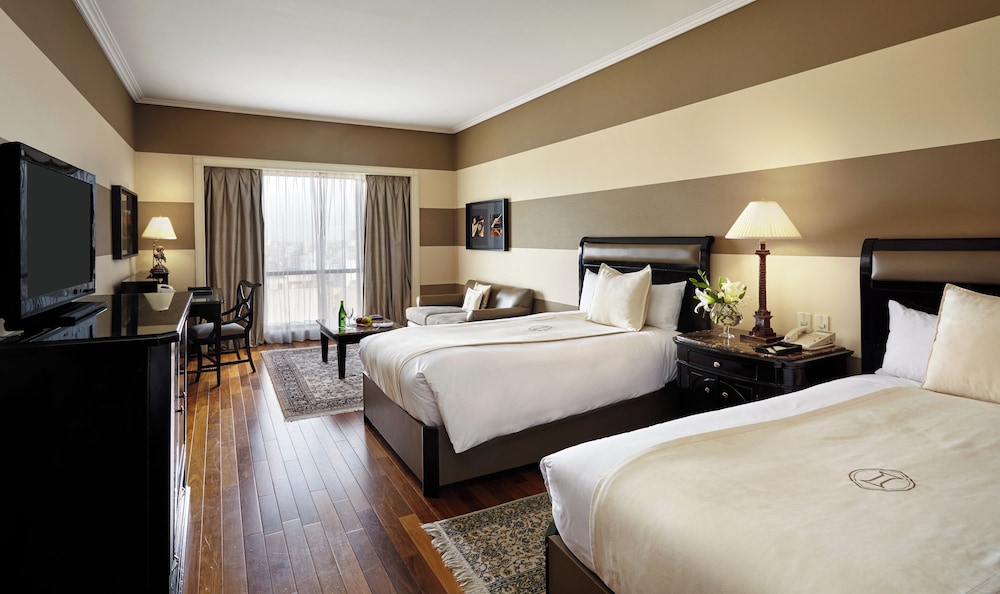 Club Room, 2 Twin Beds (IC with Living Area)