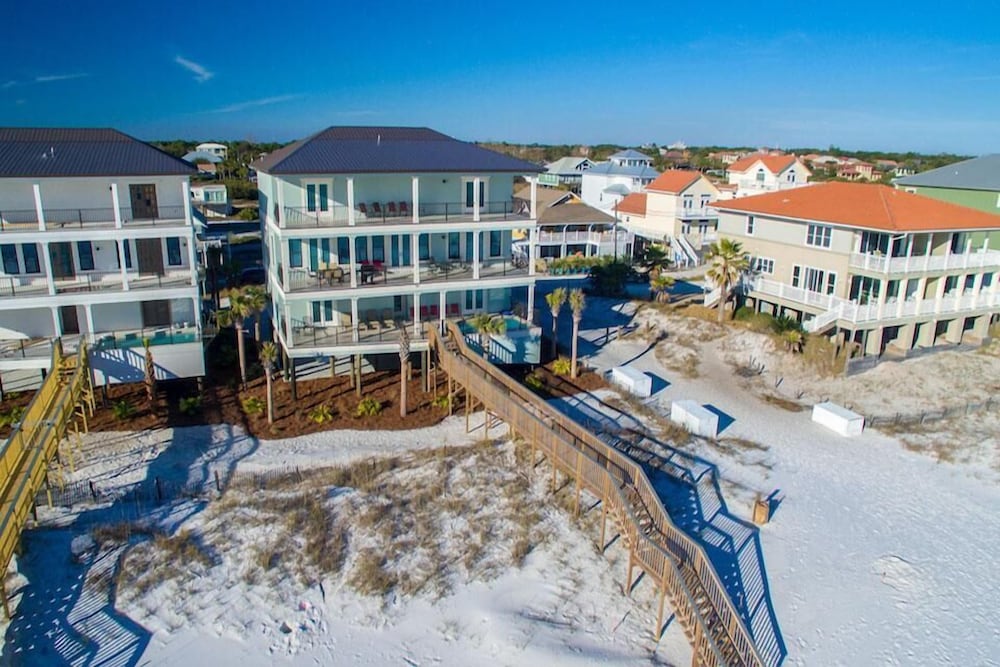 House, 6 Bedrooms, Ocean View, Beachfront photo 2