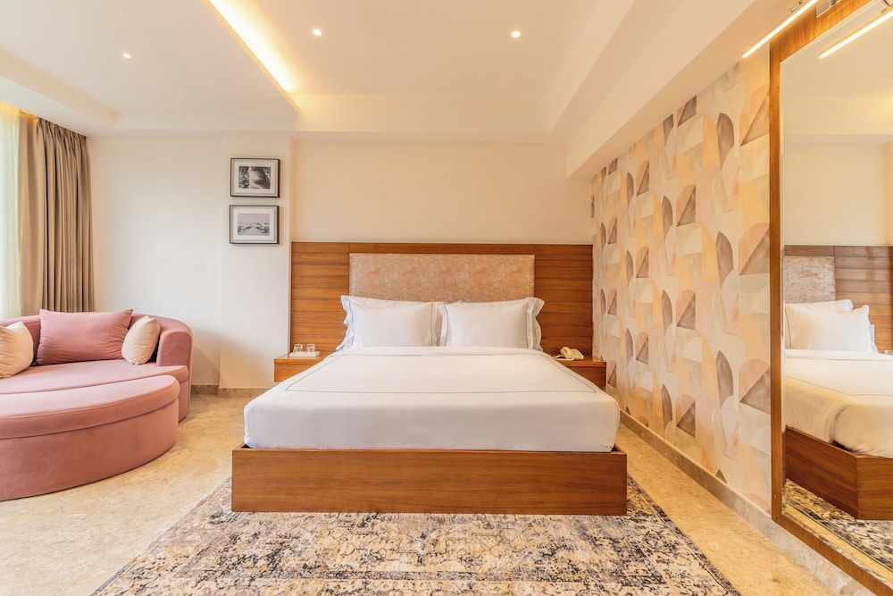 Prominent Premier Room with Mussoorie view photo 3