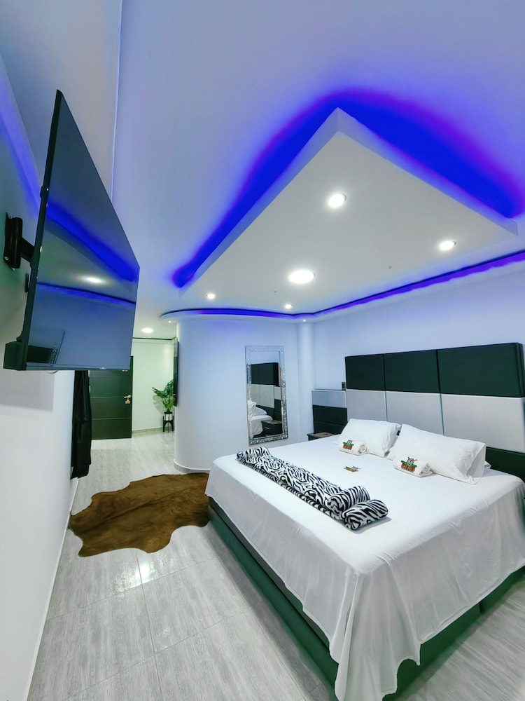 Deluxe Suite, City View