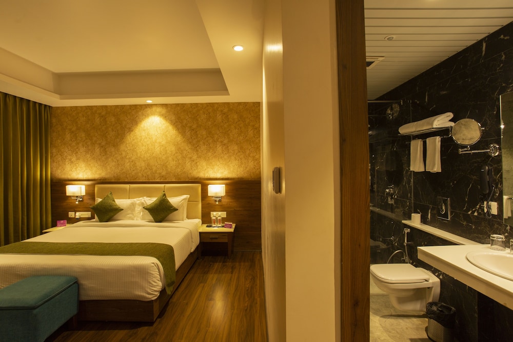 Premier Room, 1 Double Bed - Photo 22