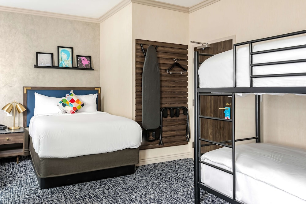 Room, Accessible, Non Smoking (2 Double Bed with 1 Twin Bunk Bed) thumbnail 5