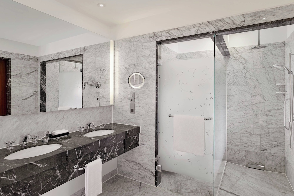 Signature Suite, 2 Bedrooms - Photo 10