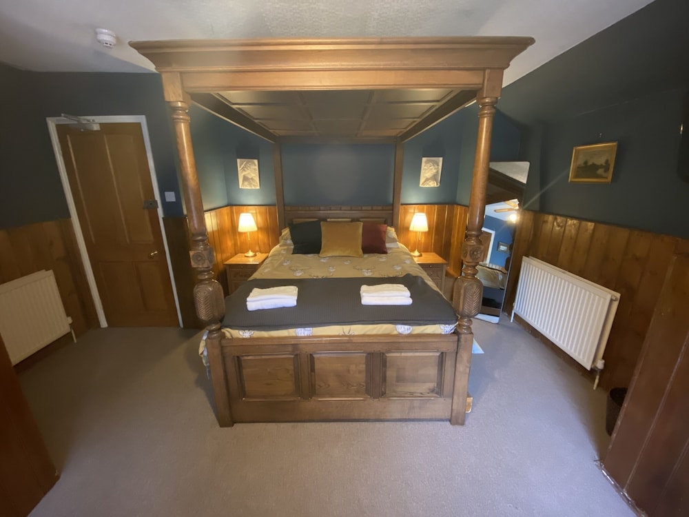 Superior Double Room, Ensuite (4 Poster Bed) photo 2