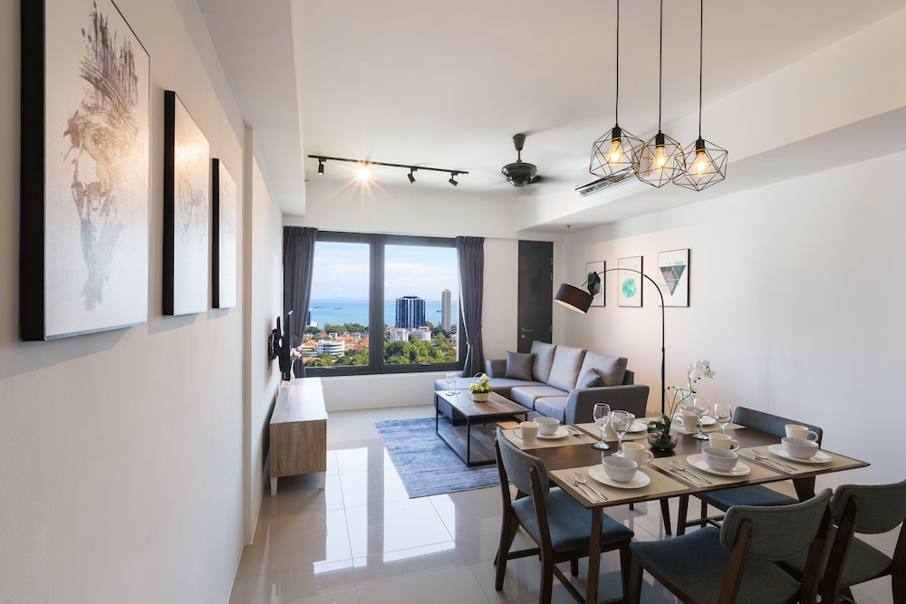 Luxury 3 Bedroom Suite B-20-08