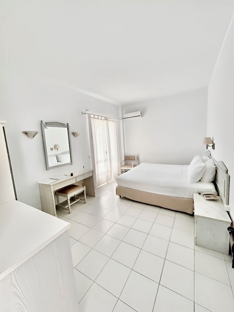 Standard Double Room, 1 King Bed, Sea View, Ground Floor
