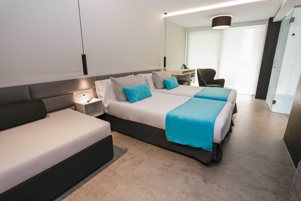 Triple Room URBAN, Pool View - Photo 5