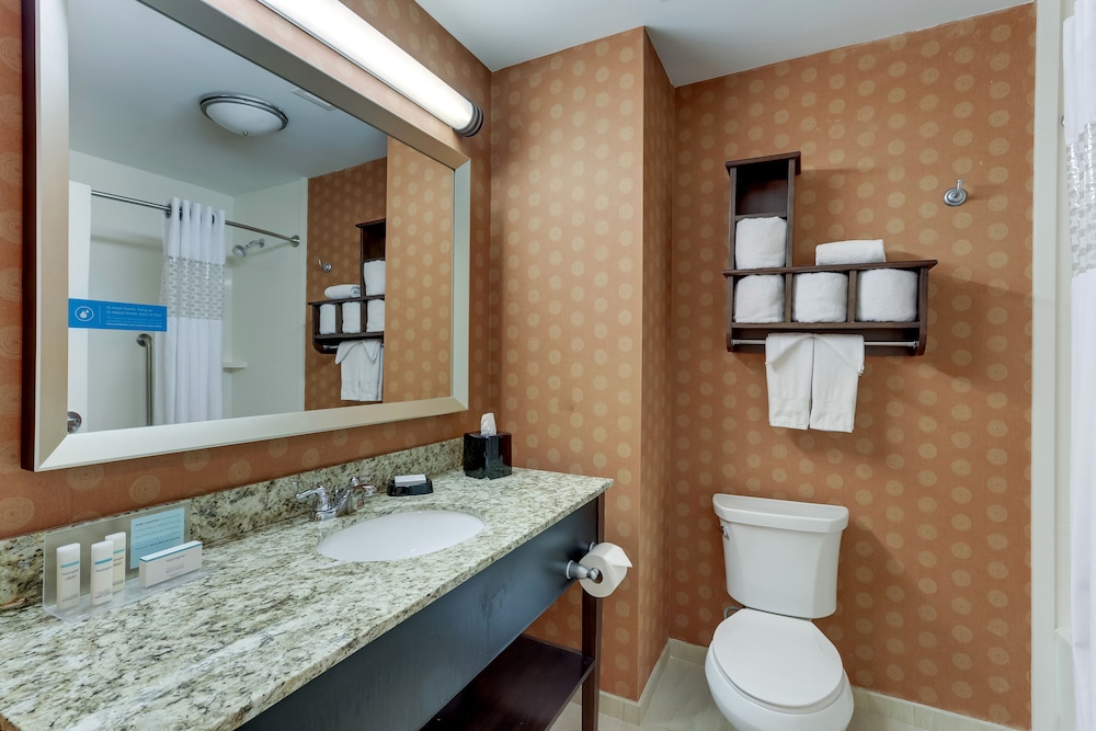 Room, 1 King Bed, Refrigerator & Microwave