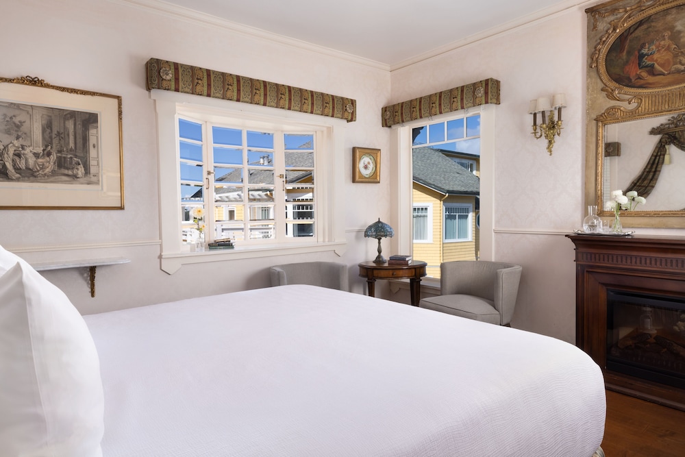Deluxe Room, 1 King Bed, Fireplace, Ocean View