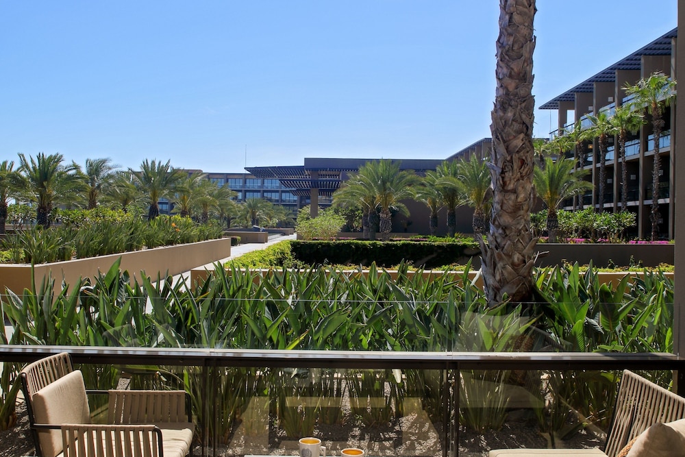 Deluxe Room, 1 King Bed, Resort View