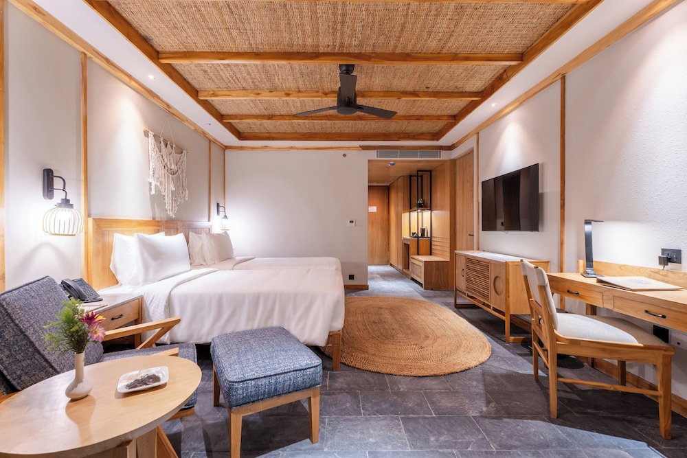 Premium Twin Room photo 2