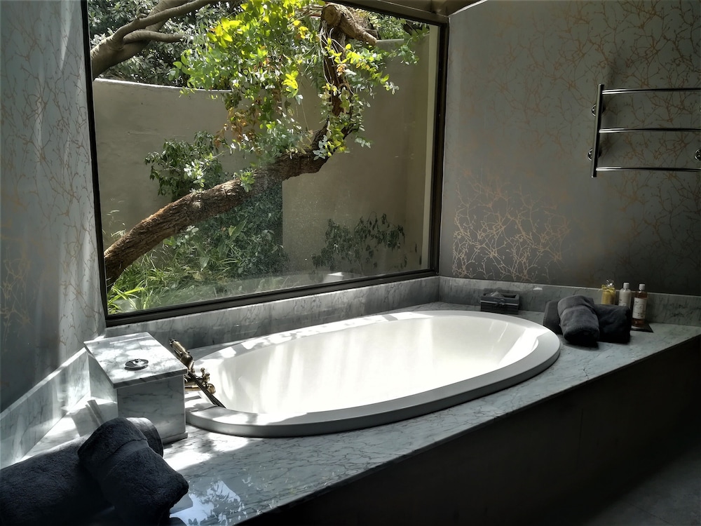 Luxury Room (KTP)