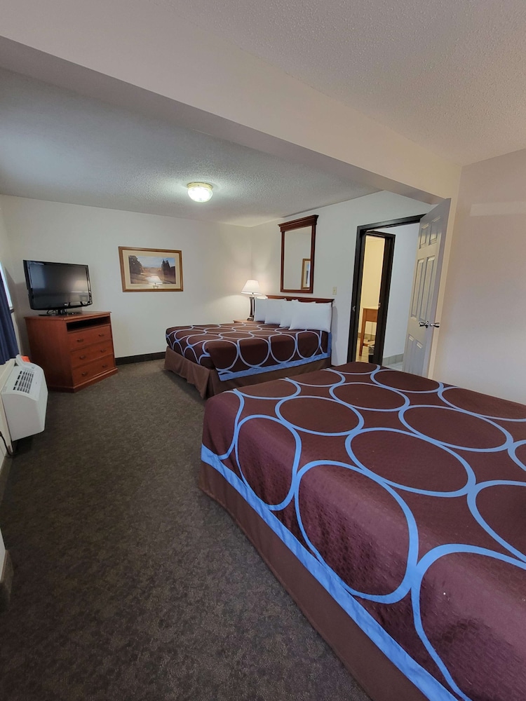 Standard Room, Multiple Beds, Non Smoking, Refrigerator & Microwave - Photo 1