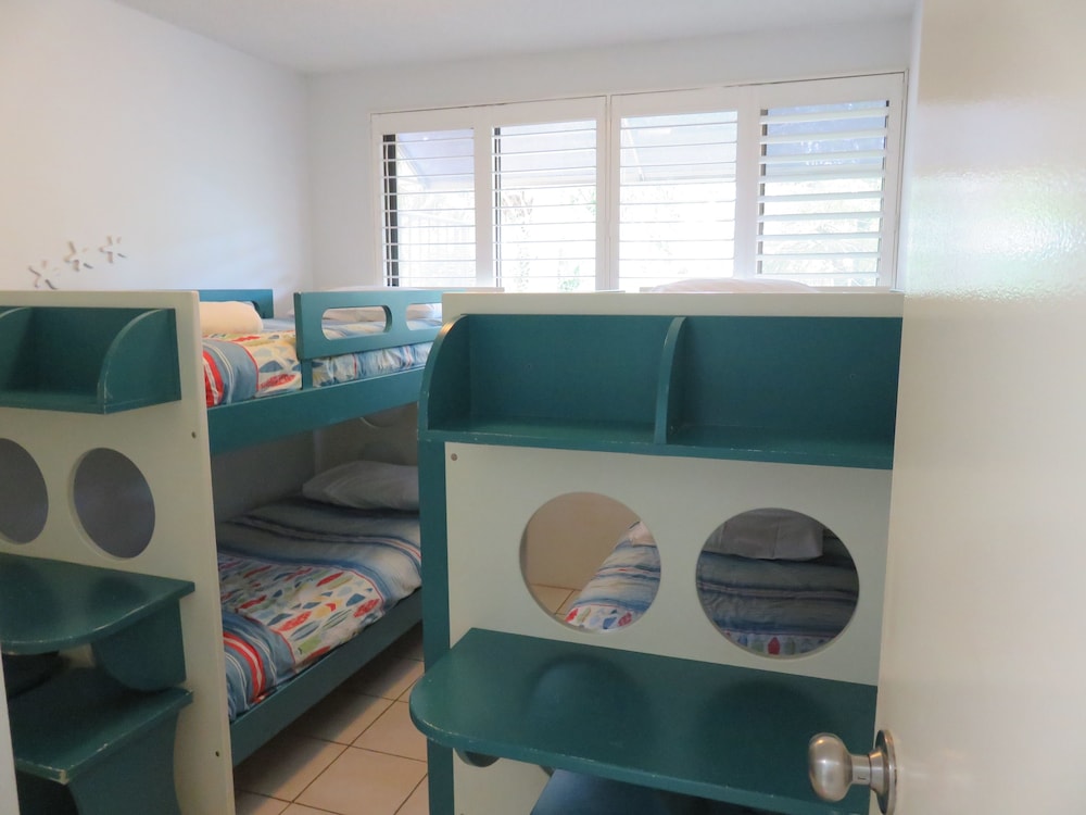 Family Apartment, 2 Bedrooms, Partial Ocean View photo 2