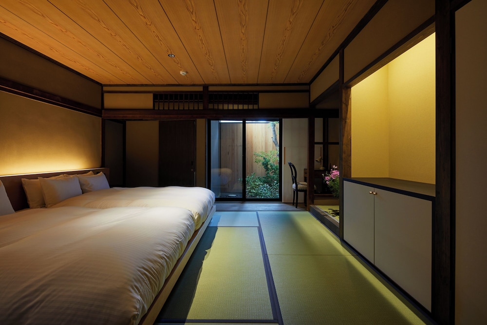Quadruple Room, 2 Double Beds, Private Bathroom, Courtyard View